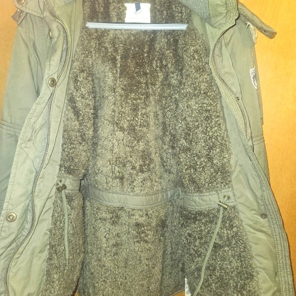 American Eagle size M olive/army green woman's winter coat, jacket sherpa ligned - Picture 2 of 10